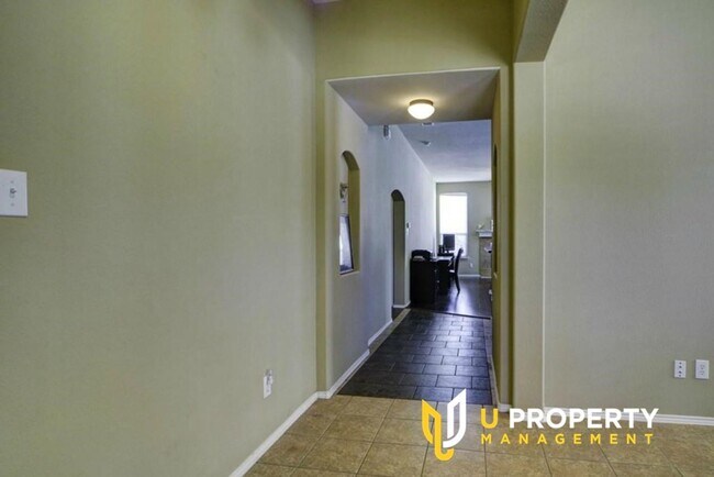 Foto del edificio - Quiet, Clean and Peaceful.  Right next to 380
