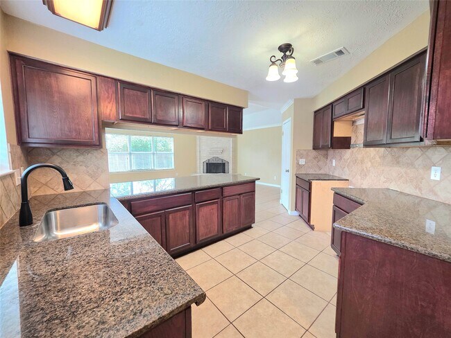 Foto del edificio - 6510 Lynngate Dr