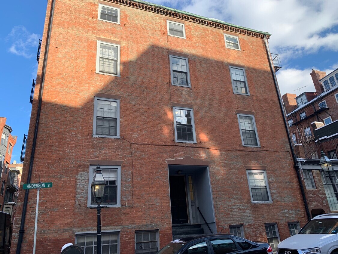 60 Anderson St Unit 3, Boston, MA 02114 Condo for Rent in Boston, MA