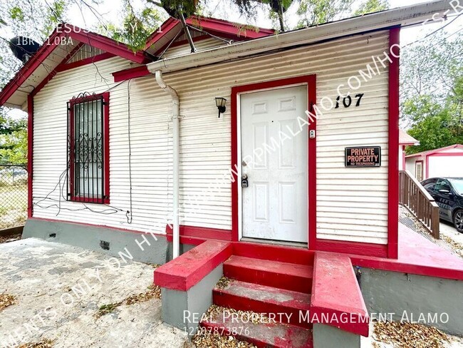 Foto del edificio - **MOVE-IN SPECIAL** AVAILABLE NOW! Charmin...