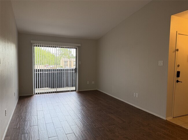 Foto del edificio - 3300 Pebblebrook Dr