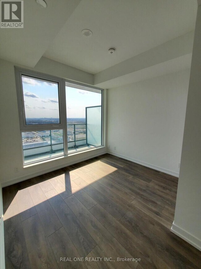 Photo du bâtiment - 5 Buttermill Ave.