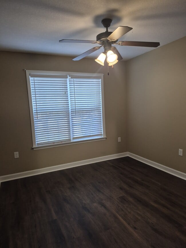 Building Photo - 4028 Glen Laurel Dr N
