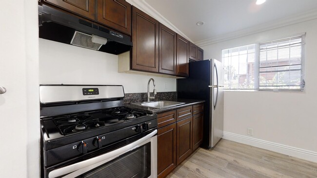 Building Photo - 1407 Alvarado Terrace