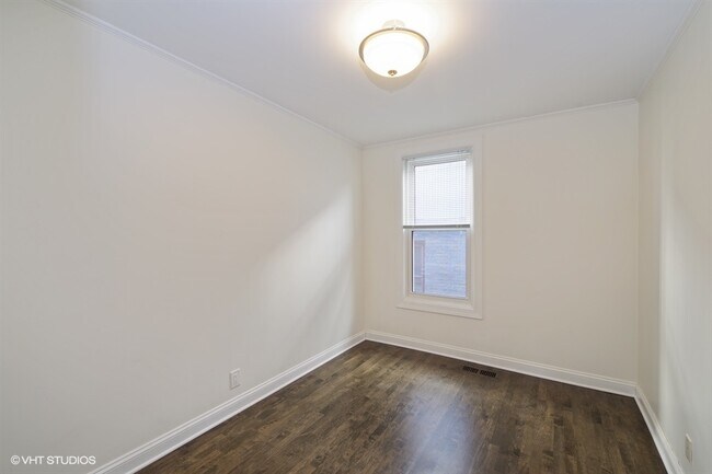 Building Photo - 1209 Dewey Ave