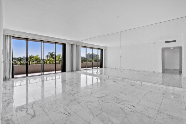 Foto del edificio - 151 Crandon Blvd