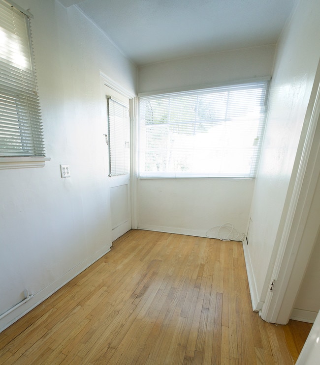 Bonus area - 3305 Lowry Rd