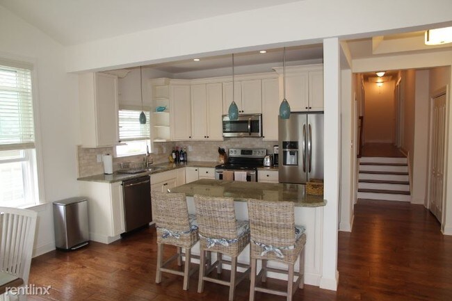 Building Photo - 4 br, 2.5 bath Condo - 1207 Central