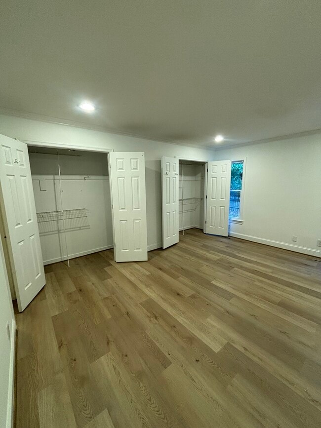 Building Photo - 14300 Woods Walk Ln