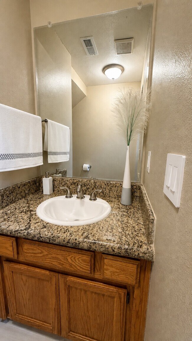 Foto del edificio - 742 E Robin Ln