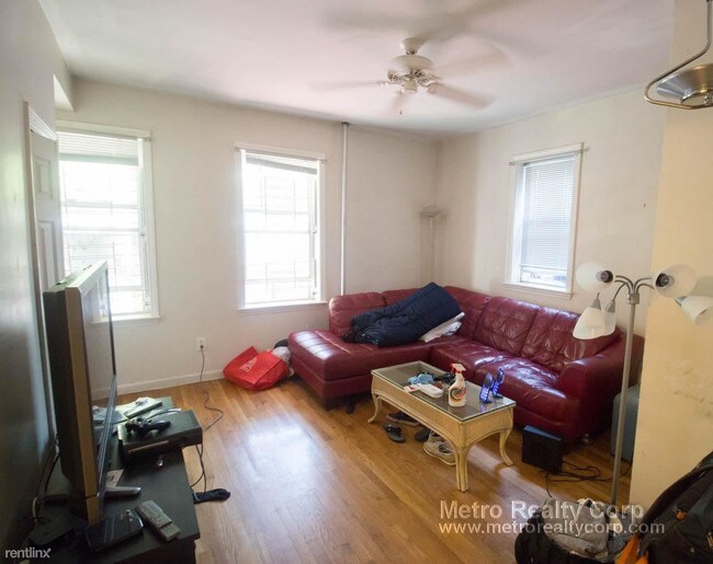 Building Photo - 137 Chiswick Rd