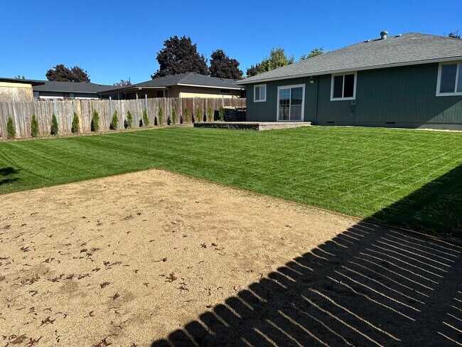 Foto del edificio - Beautiful & Spacious Home for Rent