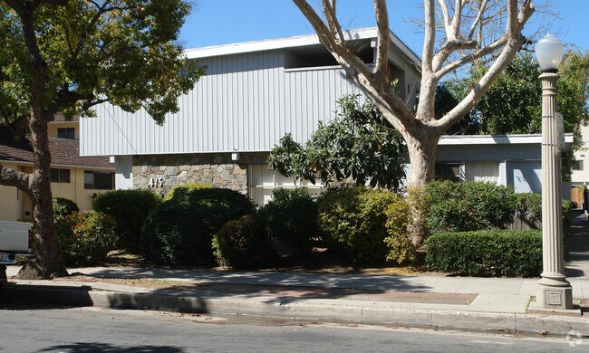 Building Photo - 415 S Oakland Ave