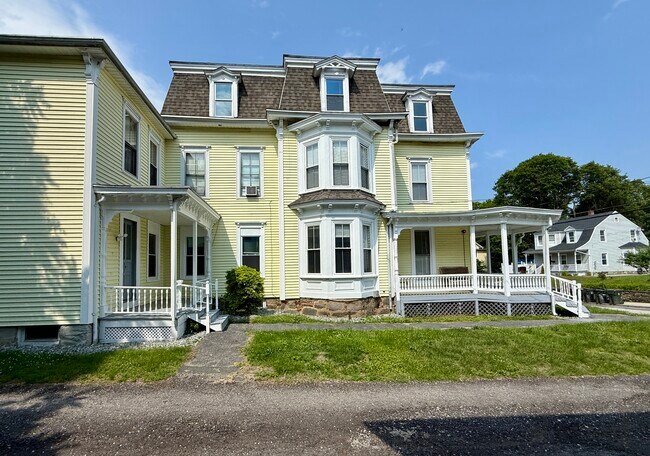 Side of House - 117 Bridge St
