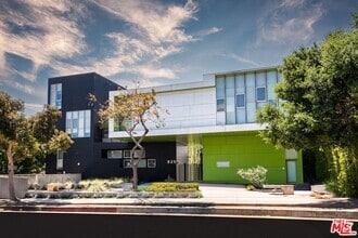 Building Photo - 825 Kings Rd