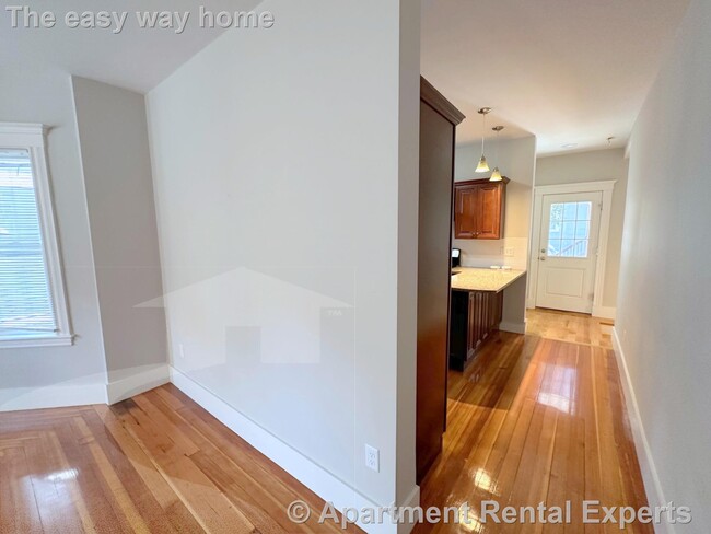 Building Photo - 2 Bath * Central AC * Parking * Huge * By ...