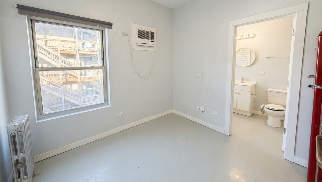 Building Photo - 4700 N Racine Ave