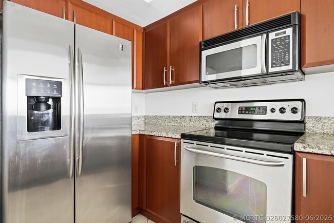 Building Photo - 403 S Sapodilla Ave