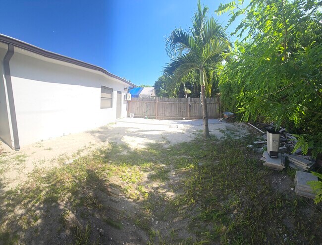 Foto del edificio - 13800 Harrison St