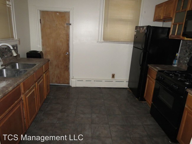 Building Photo - 3 br, 1 bath House - 211 West Spencer Street