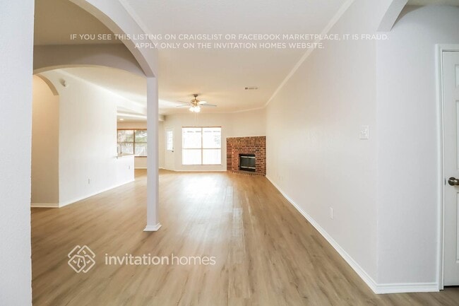 Building Photo - 632 Creekview Dr