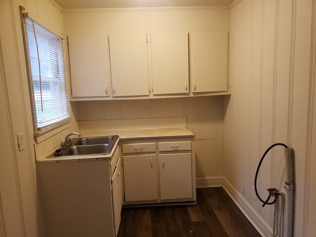 Building Photo - 6 Sanders Ct