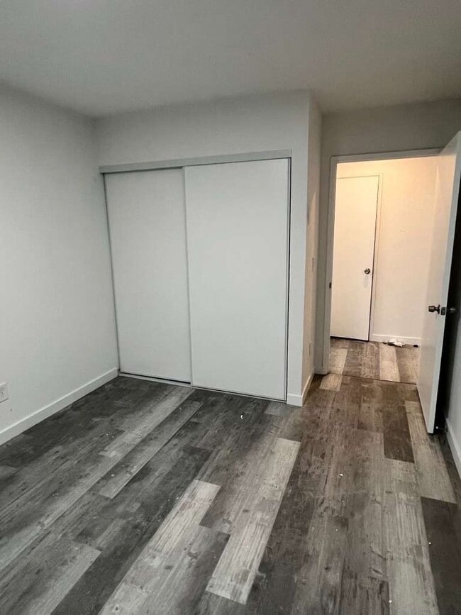 Foto del edificio - Remodeled 2 bedrooms 2 full baths corner u...