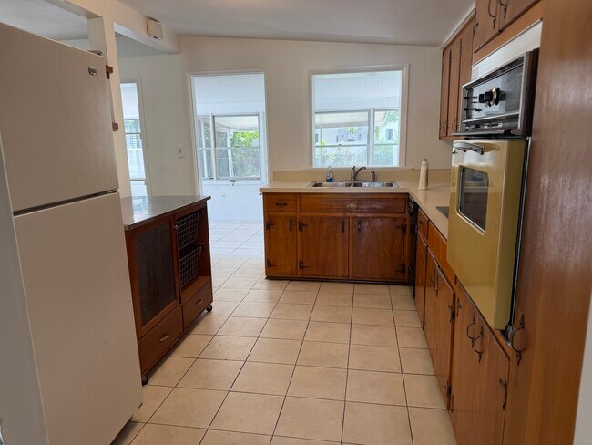 Foto del edificio - 530 Byron Rd