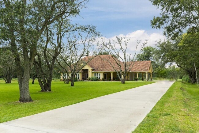 Building Photo - 31910 Amberjack Dr