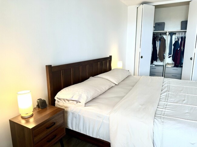 Building Photo - 201 St Pauls Ave