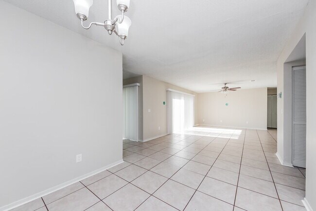 Foto del edificio - 12560 Illinois Woods Ln