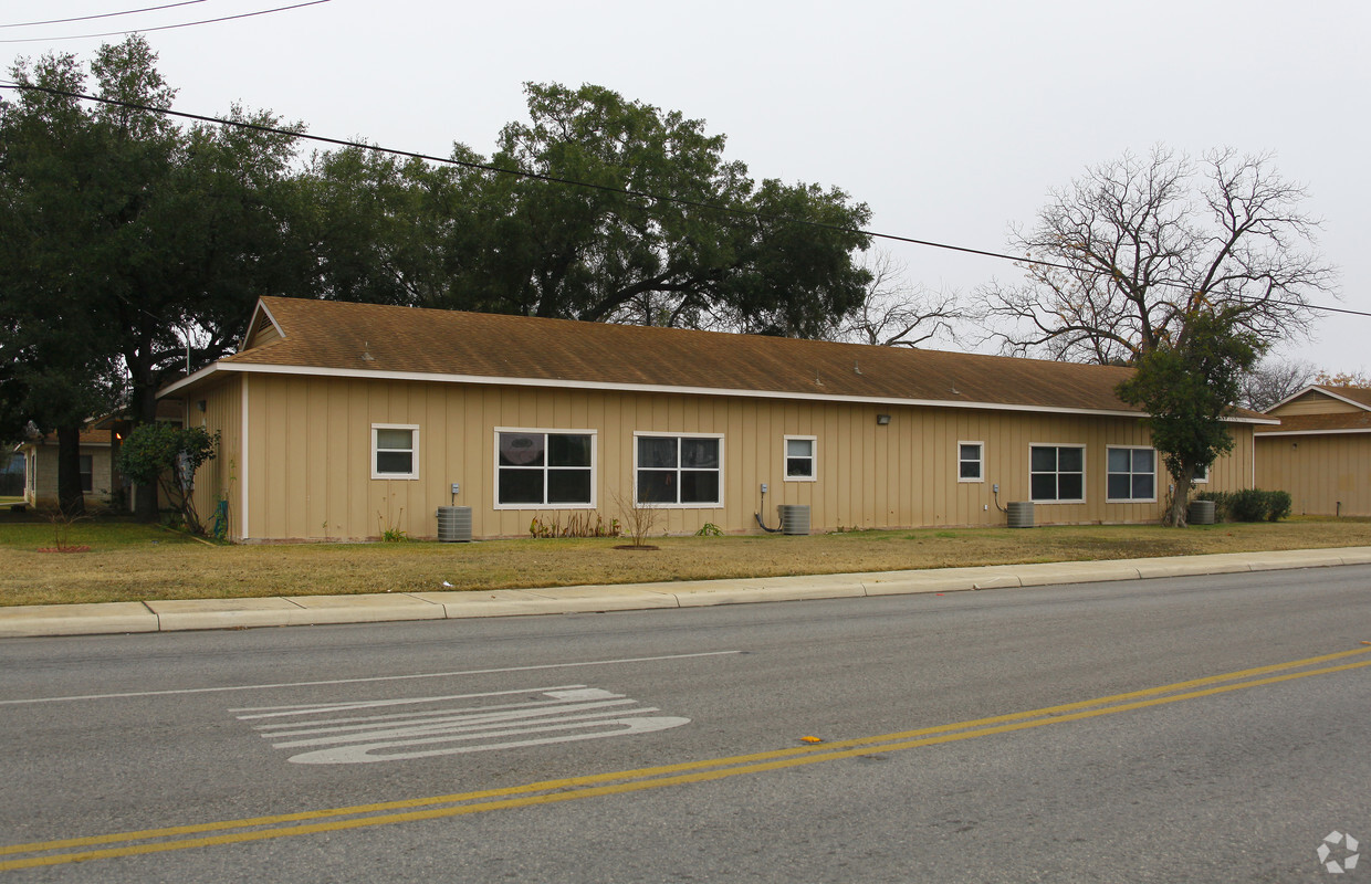 Foto del edificio - Union Pines Apartments