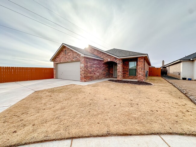 Building Photo - 3/2/2 Home in Windstone!