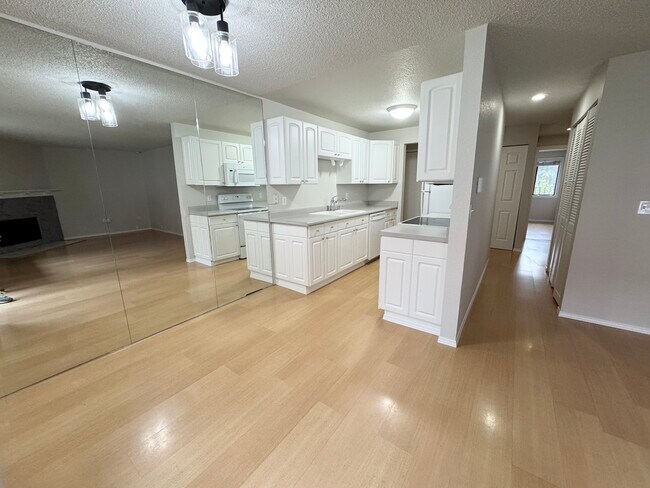 Building Photo - 15705 NE 18th St