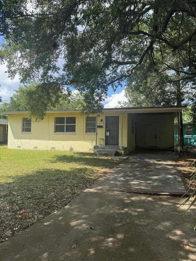 Foto principal - 3 bedroom in Jacksonville FL 32209