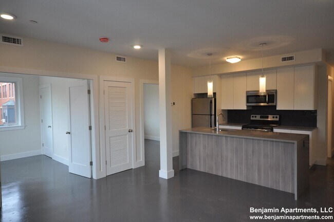 Building Photo - 11 E Lenox St