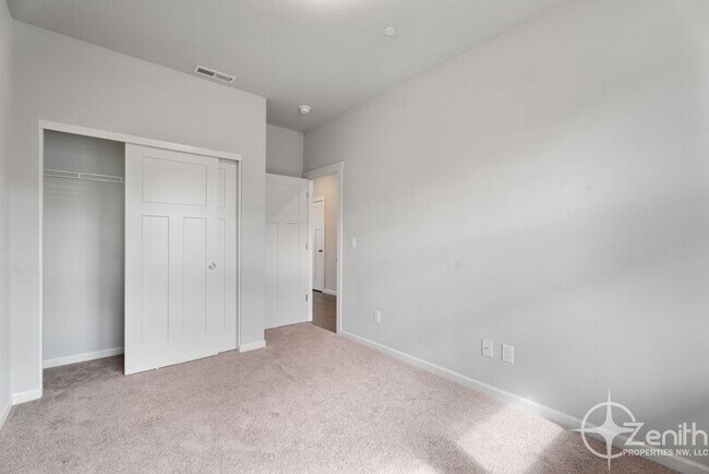 Foto del edificio - 8631 N Wright St