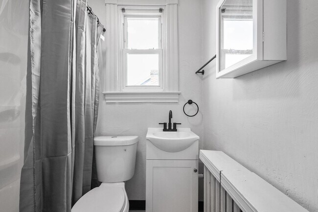 Photo - Beautiful 3 bedroom in McKees Rocks availa... House