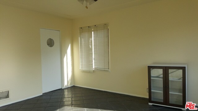 Foto del edificio - 3043 Hollycrest Dr