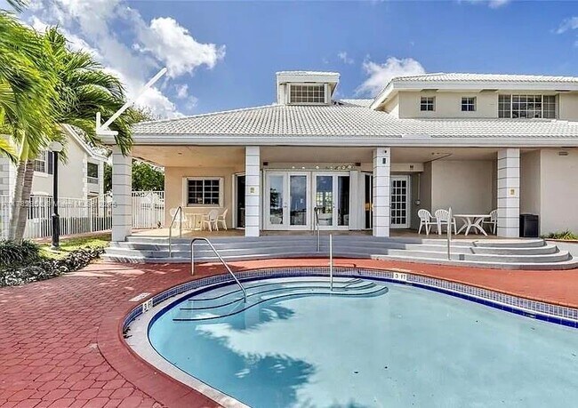 Foto del edificio - 2880 N Oakland Forest Dr