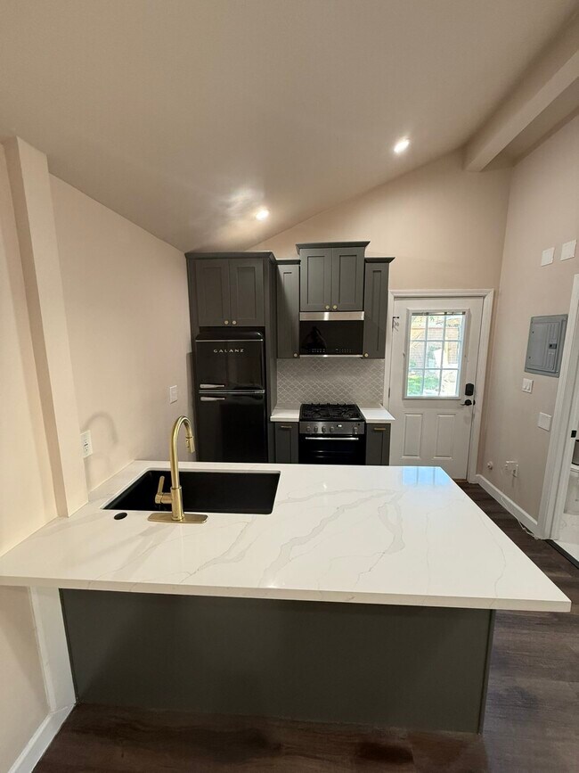 Kitchen - 764 Ohio Ave