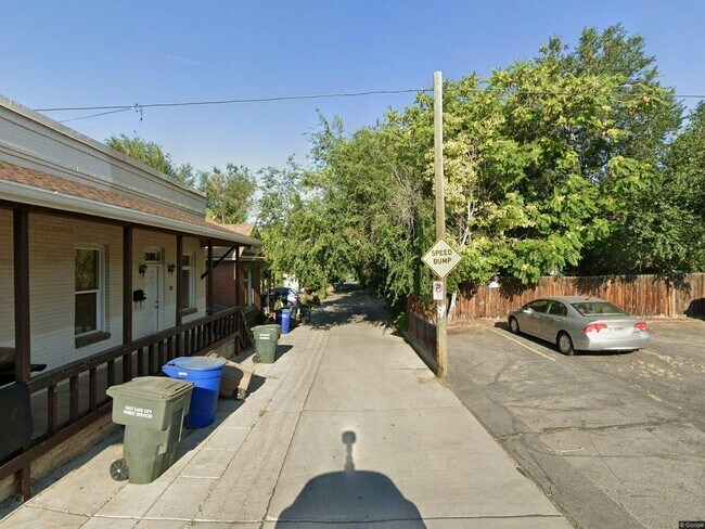 Foto del edificio - 862 E Menlo Ave