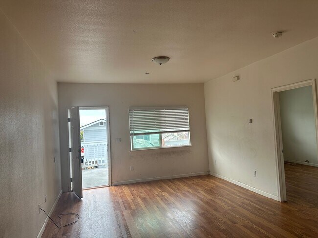 Foto del edificio - 1258 Ramona Ave