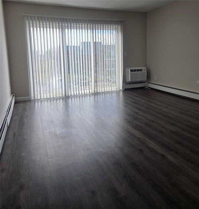 Foto del edificio - 3 Admiralty Dr