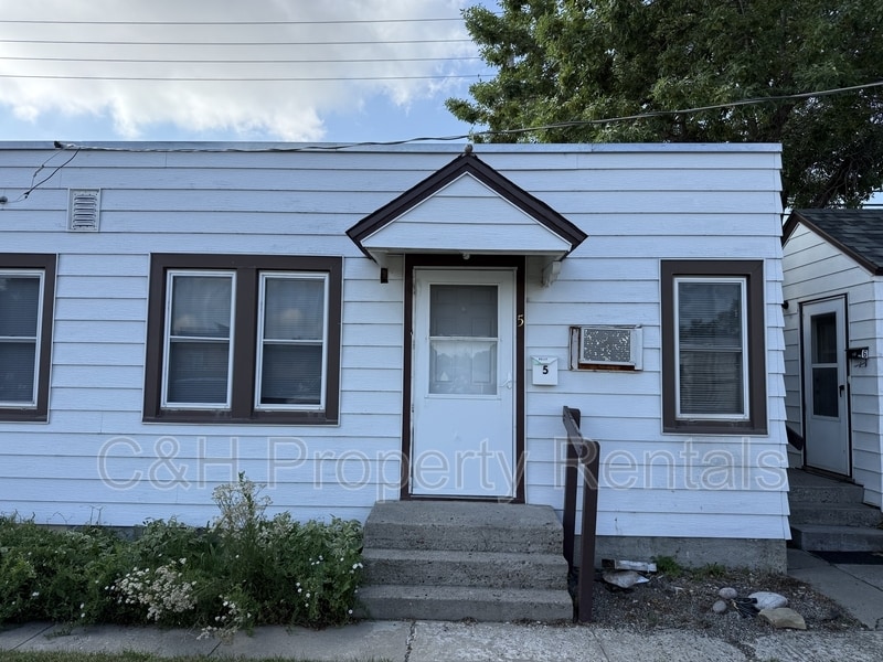 Primary Photo - 12 3rd Ave