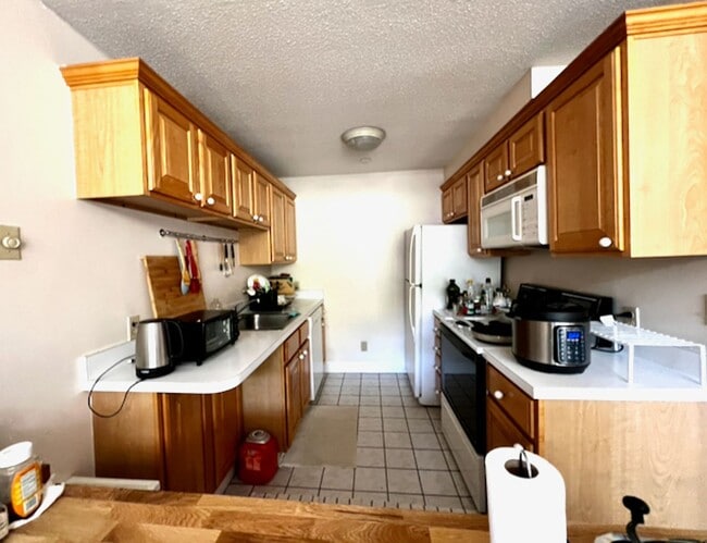 Photo - Wonderful 2 bed in Brookline with Parking! Apartment