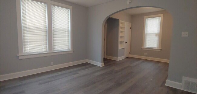 Building Photo - 4666 N 38th St