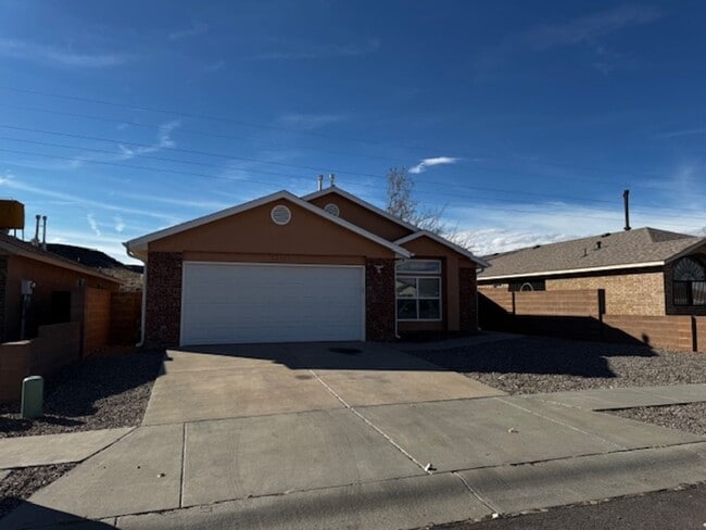 Foto del edificio - Spacious & Immaculate 3-Bed / 2-Bath Home