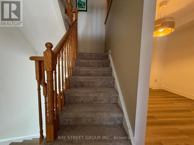 Photo du bâtiment - 1100 Queens Ave