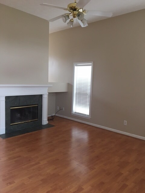 Foto del edificio - 107 Glen Meadow Ct